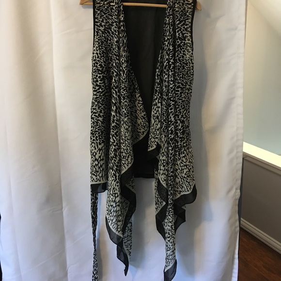 100% polyester top. - Picture 2 of 3